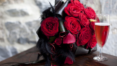 Saint Valentin champagne et roses rouges