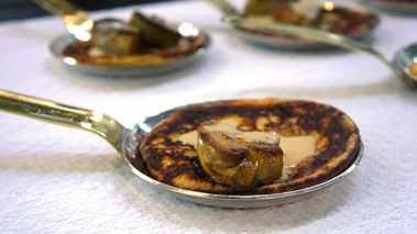 Foie gras poelé sur blinis de maïs