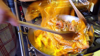 Langoustines - remuer le whisky